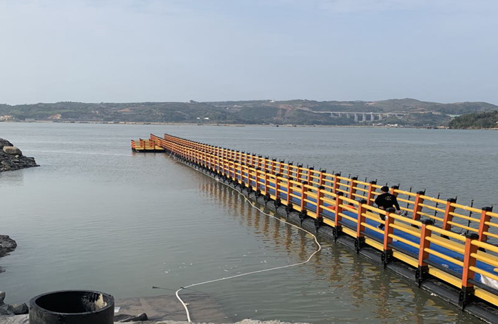 水上浮橋